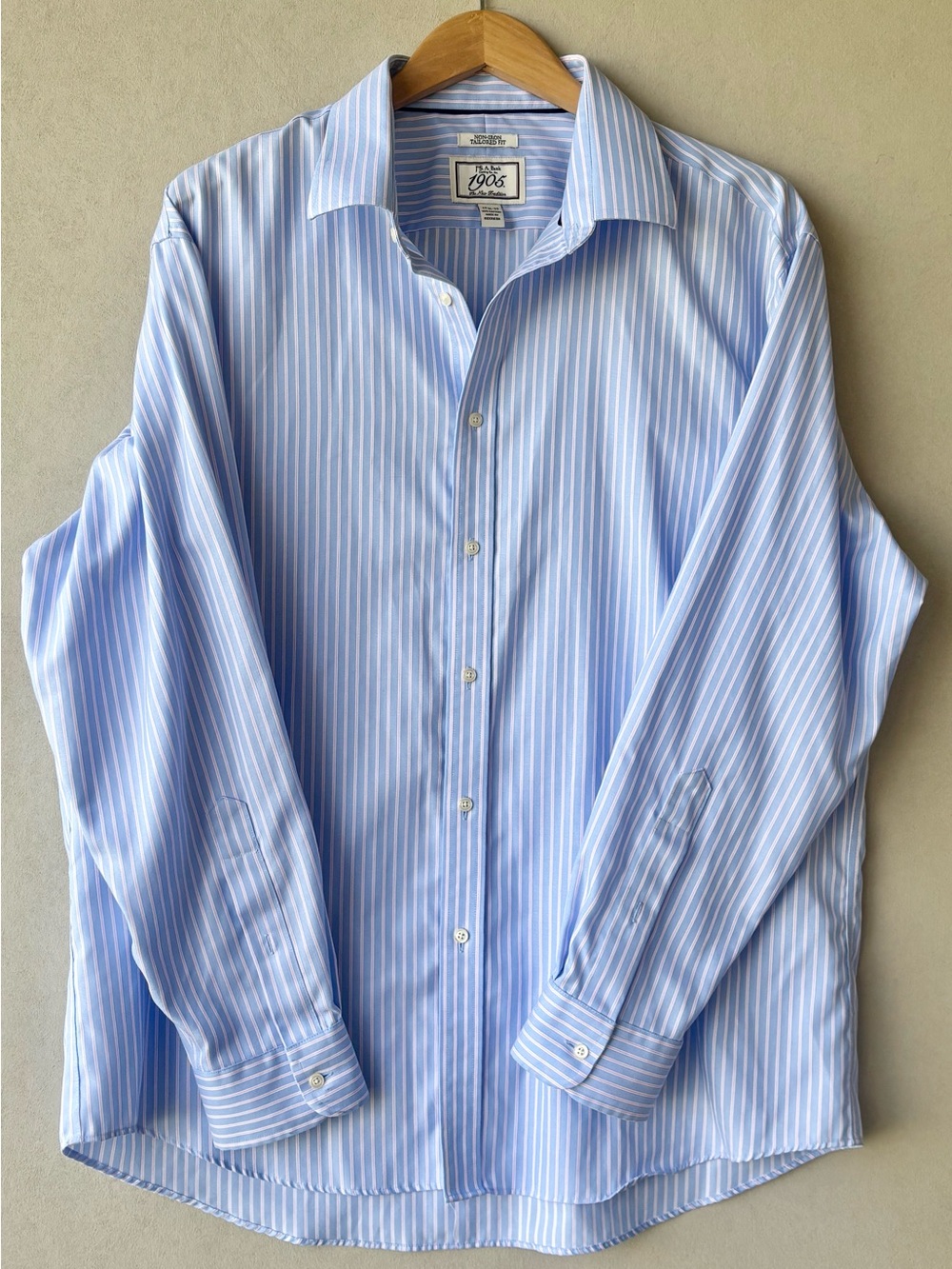 Jos. A. Bank Light Blue and White Stripe Dress Shirt 17.5 35